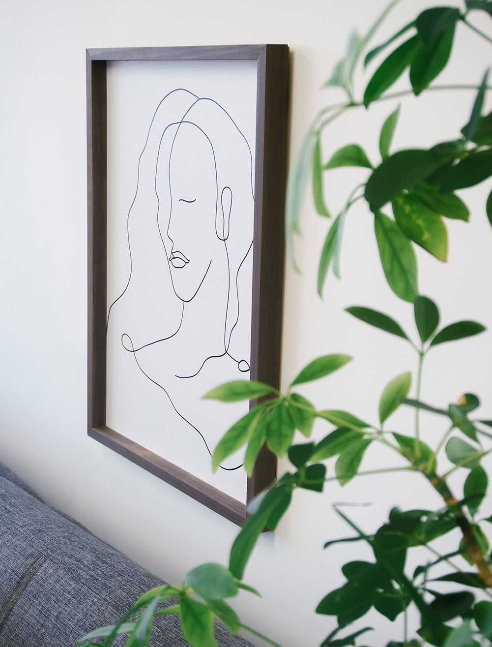5 Minute Picture Hanging: The Easiest Way to Hang a Frame Using the Decorator's White ToolBox